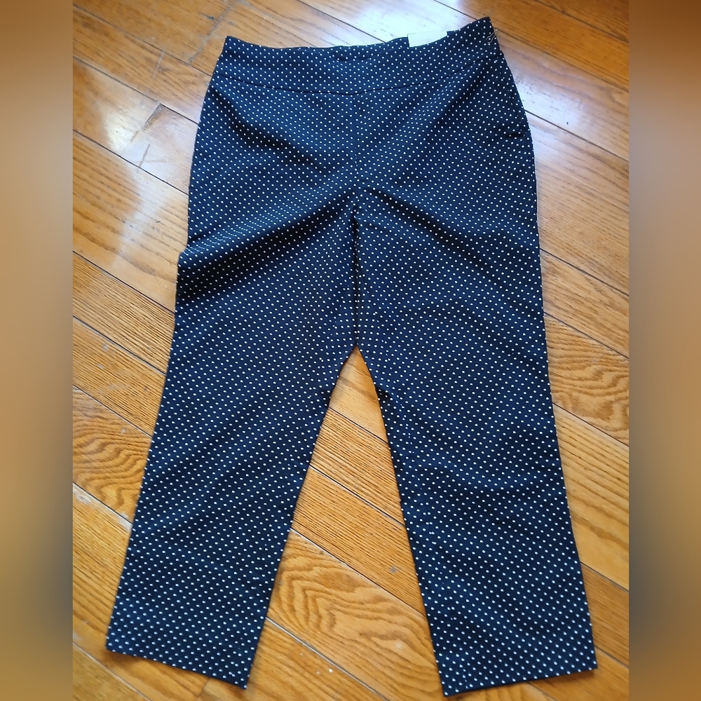 NWT Chico’s So Slimming Capris Pants STretch Size 1.5 Crop